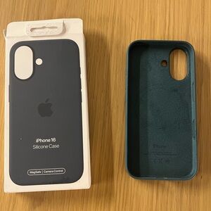 Apple iPhone 16 Silicone Case - Deep Blue